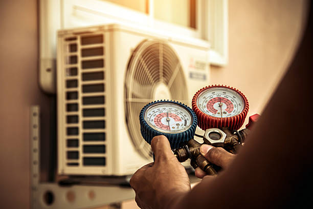 Professional Ac Installation technician working in Freeport, IL